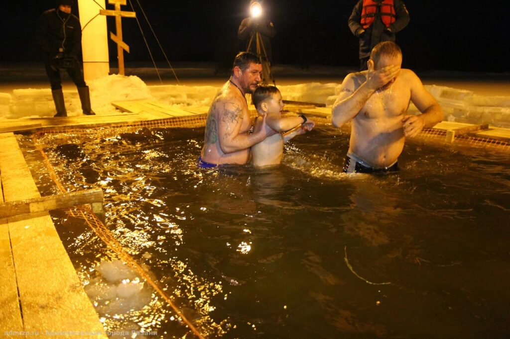 Более трёх тысяч рязанцев приняли участие в Крещенских купаниях