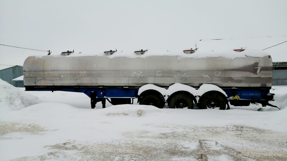 В Пронском районе молоковоз увяз в снегу