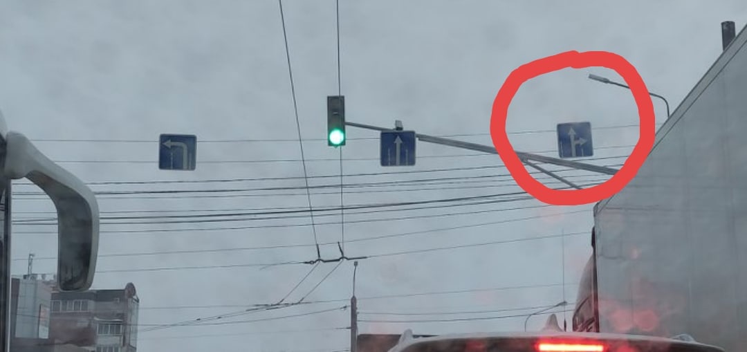На перекрёстке у «Глобуса» в Рязани поменяли знак «движение по полосам»