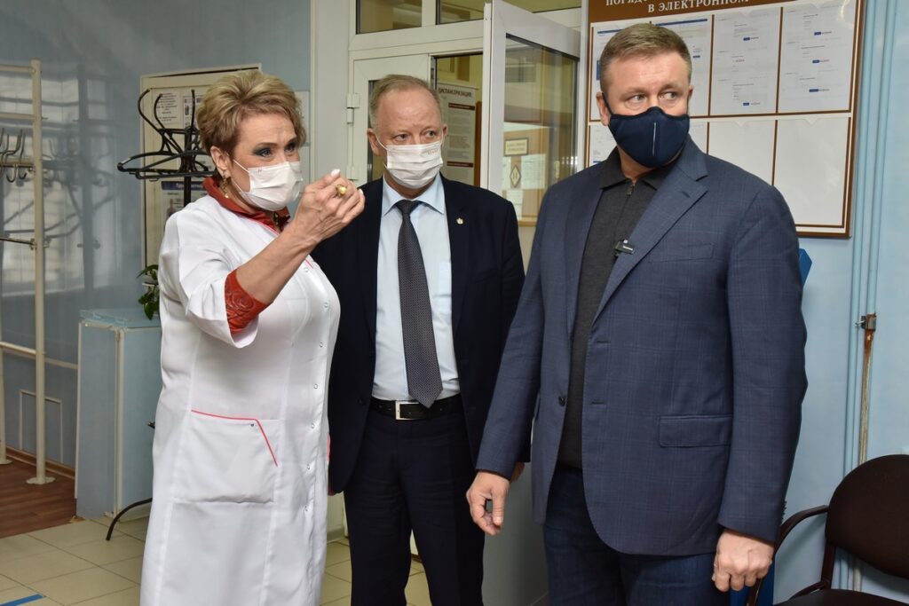 В Кораблинском районе прививки от COVID-19 сделали 80% населения В Кораблинском районе прививки от COVID-19 сделали 80% населения Прививки от COVID-19 население получает на базе Кораблинской межрайонной больницы.