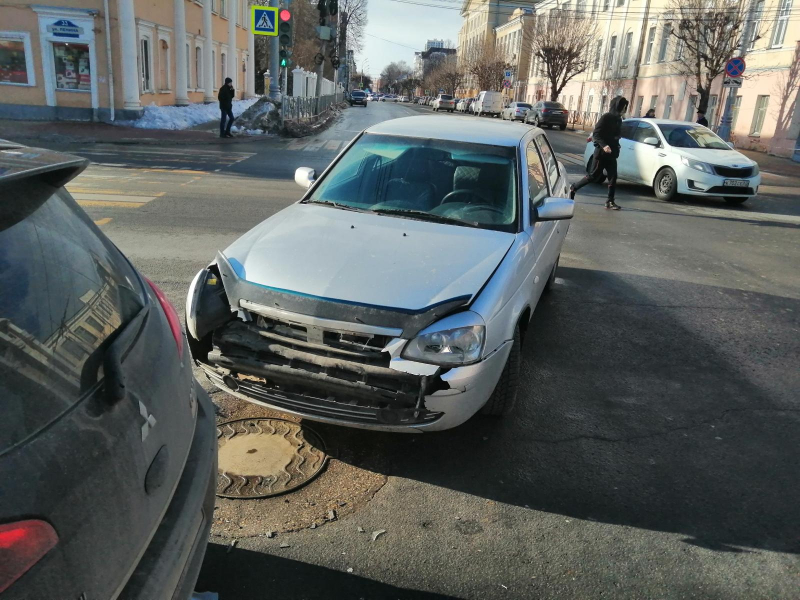 Опубликовано фото с места жёсткого ДТП в центре Рязани