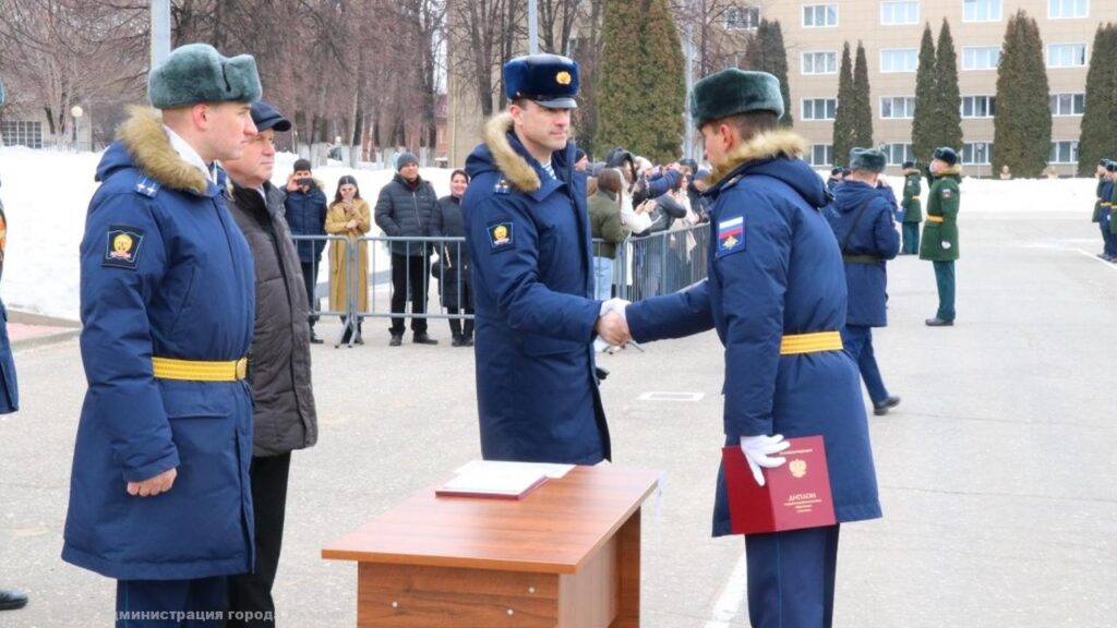 В Рязанском десантном училище прошел выпуск батальона прапорщиков В Рязанском десантном училище прошел выпуск батальона прапорщиков В. Ф. Маргелова состоялся 13-й выпуск батальона среднего профессионального образования.