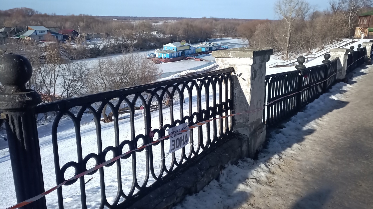 Рязанцы пожаловались на "опасный" забор в Кремле