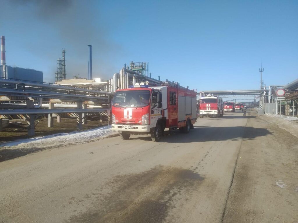 Фото тушения пожара на РНПК в Рязани Возгорание на площади 100 квадратных метров произошло утром 1 марта. Пожару присвоен повышенный уровень сложности.