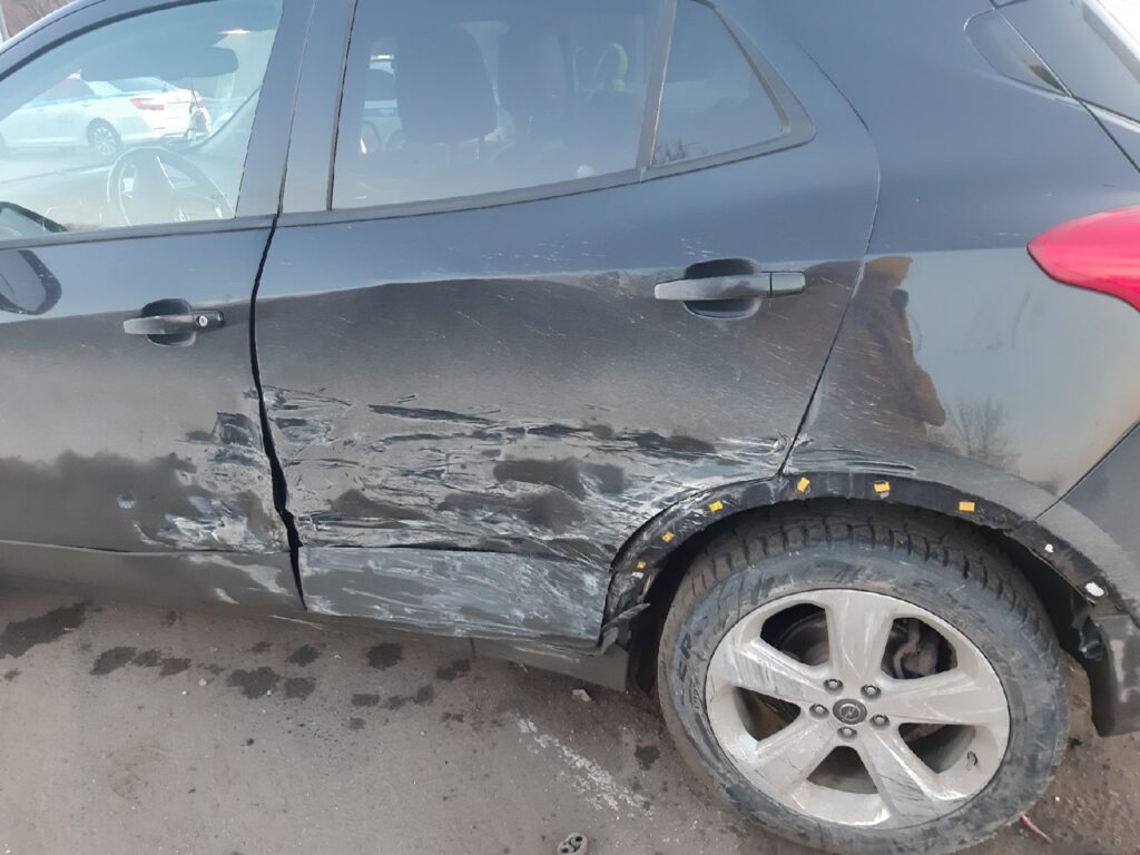 Водитель, попавший в ДТП с участием автомобиля ДПС в Рязани, ищет очевидцев Ранее пресс-служба регионального управления ГИБДД сообщила, что машина полиции двигалась с включённым спецсигналом.