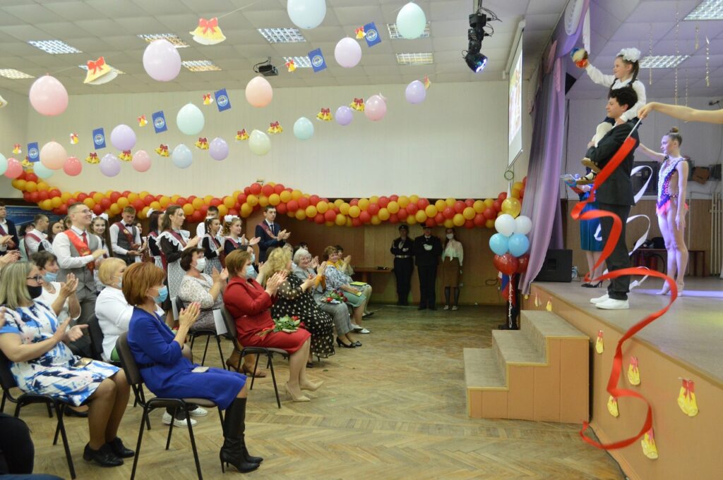 Мэр Рязани побывала на «Последнем звонке» в школе № 58 Мэр Рязани побывала на «Последнем звонке» в школе № 58 Глава Рязани Елена Сорокина 25 мая посетила «Последний звонок» в школе № 58. Об этом она написала ВКонтакте.