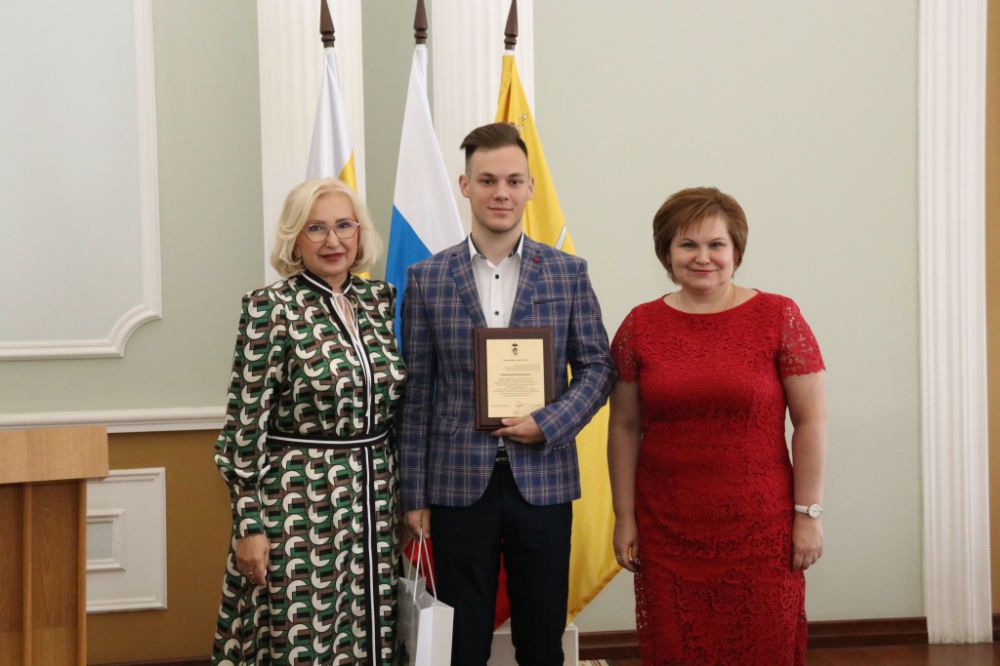В Рязани чествовали лучших выпускников В Рязани чествовали лучших выпускников В административном здании на ул. Радищева состоялся торжественный прием лучших выпускников школ города 2022 года «Золотое наследие Рязани».