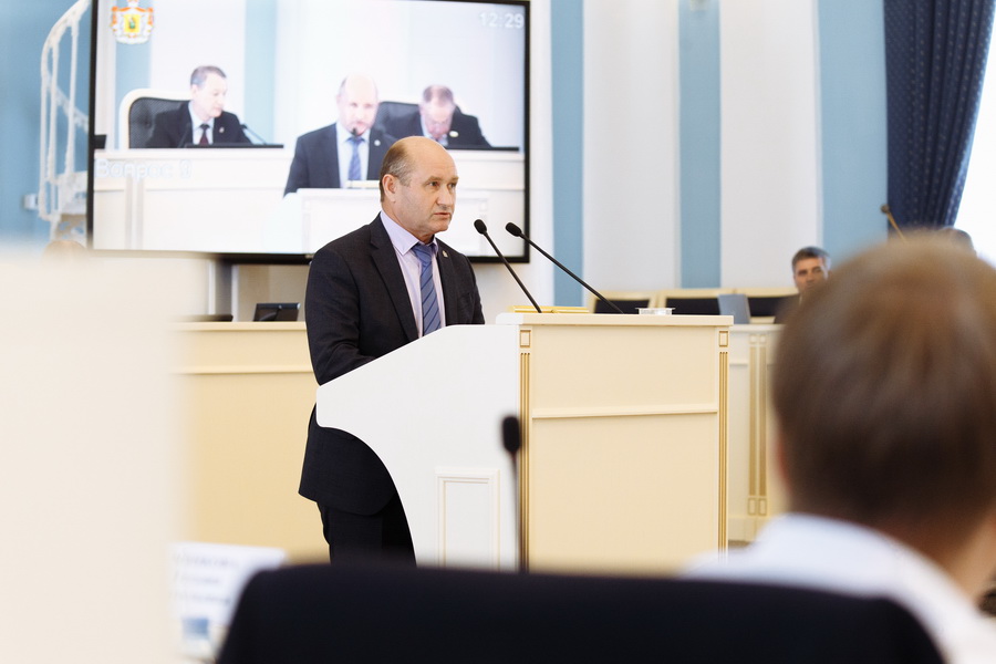 Депутаты Рязанской областной Думы приняли закон, который позволит достроить проблемные объекты Закон наделяет правительство Рязанской области полномочиями по определению порядка предоставления субсидий новым застройщикам на возмещение затрат, связанных с завершением строительства.