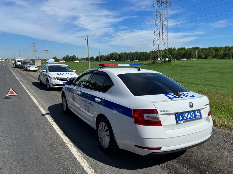 Опубликованы фото с места массового ДТП под Рязанью, в котором погибли три человека Опубликованы фото с места массового ДТП под Рязанью, в котором погибли три человека Трагедия случилась утром 15 июня на рязанском участке трассы "Каспий" в Михайловском районе.