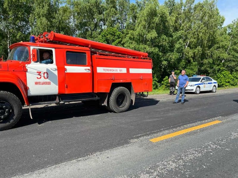 Опубликованы фото с места массового ДТП под Рязанью, в котором погибли три человека Опубликованы фото с места массового ДТП под Рязанью, в котором погибли три человека Трагедия случилась утром 15 июня на рязанском участке трассы "Каспий" в Михайловском районе.