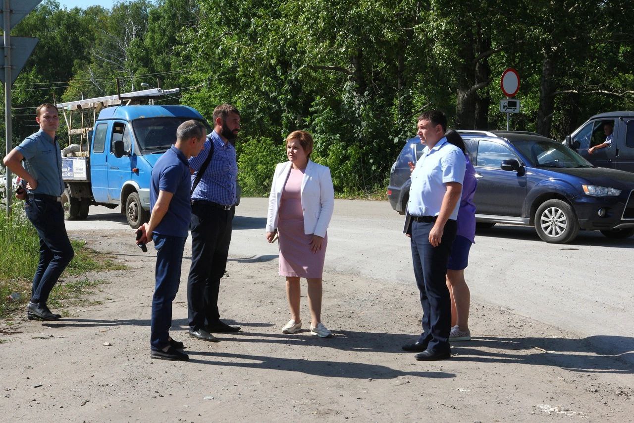 Елена Сорокина проверила ход дорожных работ на двух участках