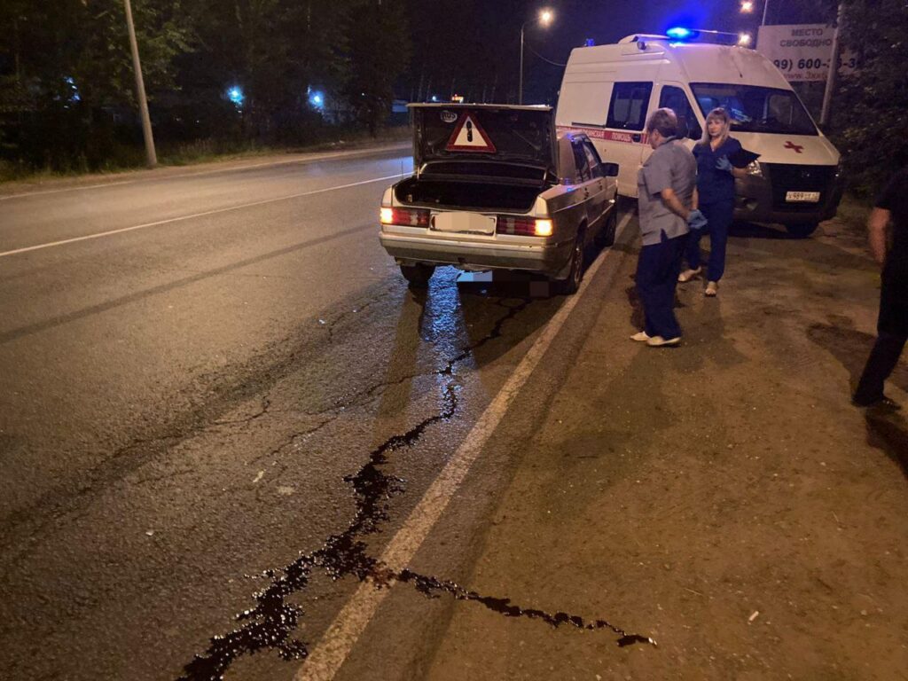 Мужчина погиб под колёсами Mercedes-Benz на трассе М5 Урал