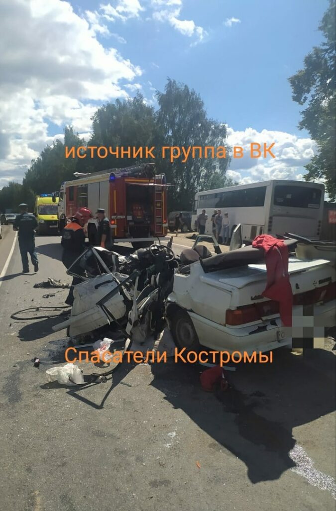В аварии под Костромой погиб водитель, пострадали женщина с ребенком В аварии под Костромой погиб водитель, пострадали женщина с ребенком Авария случилась днём в субботу, 31 июля. Водитель автомобиля ВАЗ-2115 не справился с управлением, врезался в автобус.