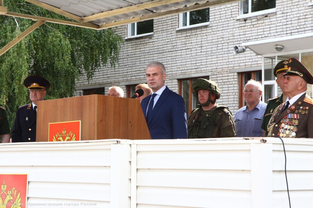 В Рязани встретили вернувшихся участников спецоперации В Рязани встретили вернувшихся участников спецоперации 8 июля в воинской части поселка Дягилево прошло торжественное мероприятие, посвященное встрече военнослужащих 34 отдельной железнодорожной бригады