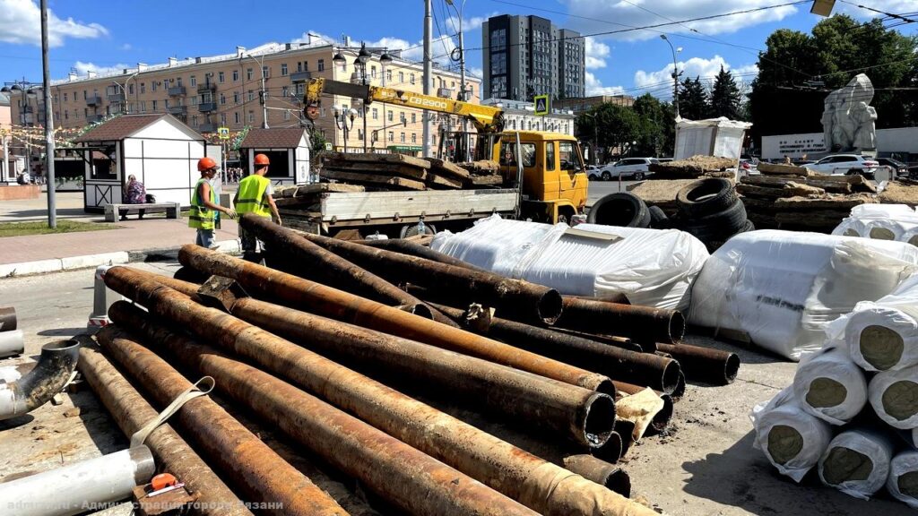 В Рязани продолжается капитальный ремонт магистральных теплосетей В Рязани продолжается капитальный ремонт магистральных теплосетей 15 июля заместитель главы администрации Борис Ясинский приехал посмотреть два объекта на Малом шоссе и ул. Некрасова, где ведутся земляные работы.