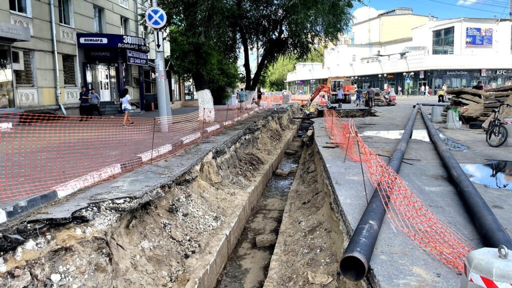 В Рязани продолжается капитальный ремонт магистральных теплосетей В Рязани продолжается капитальный ремонт магистральных теплосетей 15 июля заместитель главы администрации Борис Ясинский приехал посмотреть два объекта на Малом шоссе и ул. Некрасова, где ведутся земляные работы.