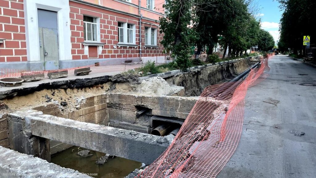 В Рязани продолжается капитальный ремонт магистральных теплосетей В Рязани продолжается капитальный ремонт магистральных теплосетей 15 июля заместитель главы администрации Борис Ясинский приехал посмотреть два объекта на Малом шоссе и ул. Некрасова, где ведутся земляные работы.