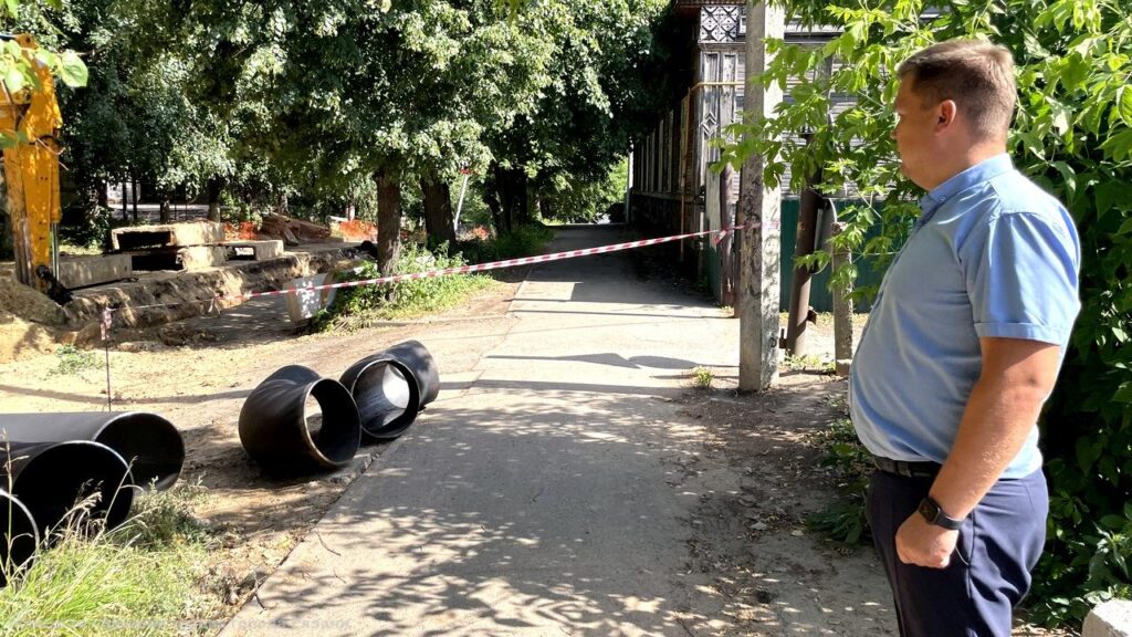 В Рязани продолжается капитальный ремонт магистральных теплосетей В Рязани продолжается капитальный ремонт магистральных теплосетей 15 июля заместитель главы администрации Борис Ясинский приехал посмотреть два объекта на Малом шоссе и ул. Некрасова, где ведутся земляные работы.