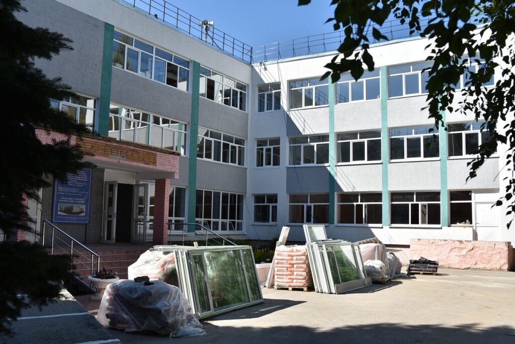 К новому учебному году в Шиловском районе капитально отремонтируют две школы К новому учебному году в Шиловском районе капитально отремонтируют две школы Работы ведутся в рамках реализации федеральной программы национального проекта «Образование». Ход работ 13 июля оценил врио губернатора Рязанской области Павел Малков.
