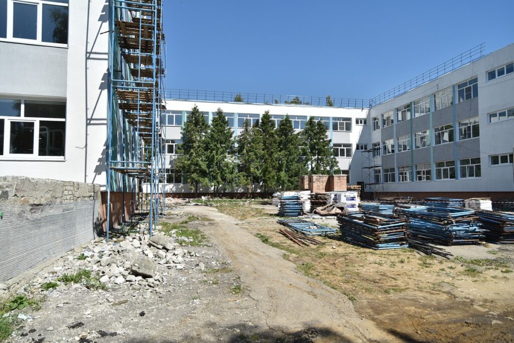 К новому учебному году в Шиловском районе капитально отремонтируют две школы К новому учебному году в Шиловском районе капитально отремонтируют две школы Работы ведутся в рамках реализации федеральной программы национального проекта «Образование». Ход работ 13 июля оценил врио губернатора Рязанской области Павел Малков.