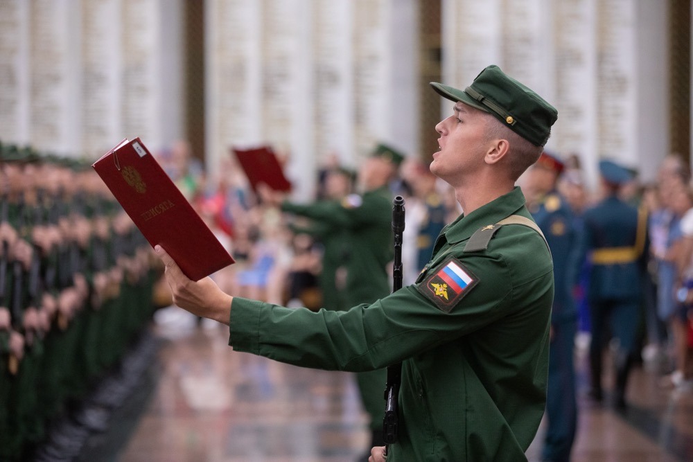 Видео 7 30. Преображенский полк присяга 2022. Присяга на Поклонной горе Преображенский полк. Семеновский полк Москва присяга 2022. Поклонная гора присяга Преображенский.