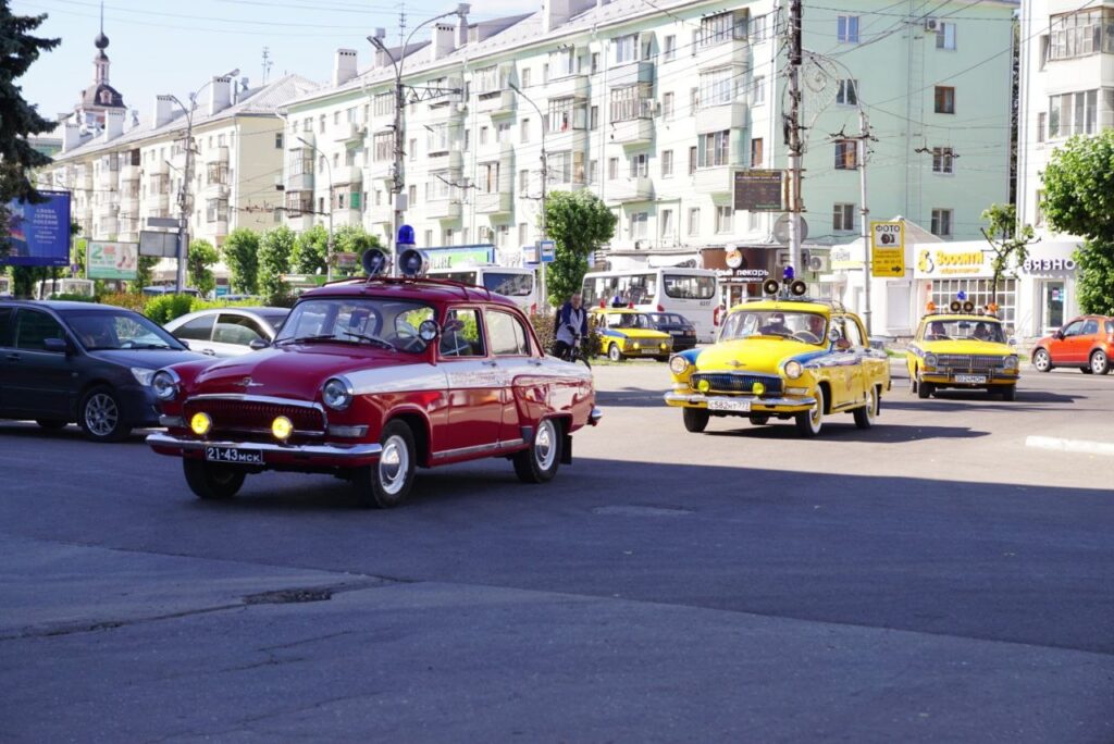 В Рязани прошли торжества по случаю 86-летию со дня образования ГАИ-ГИБДД В Рязани прошли торжества по случаю 86-летию со дня образования ГАИ-ГИБДД На торжественной церемонии Владимир Алай вручил отличившимся сотрудникам и ветеранам ведомственные награды: медали, благодарственные письма, почетные грамоты и ценные подарки.