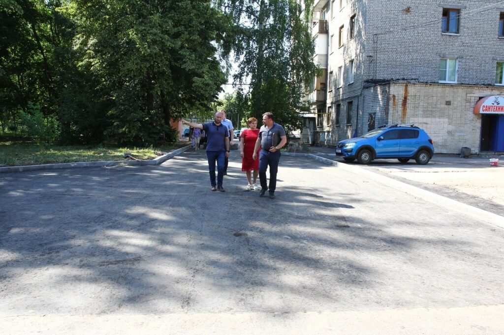 Елена Сорокина проверила ход ремонта рязанских дворов Об этом глава городской администрации написала ВКонтакте.