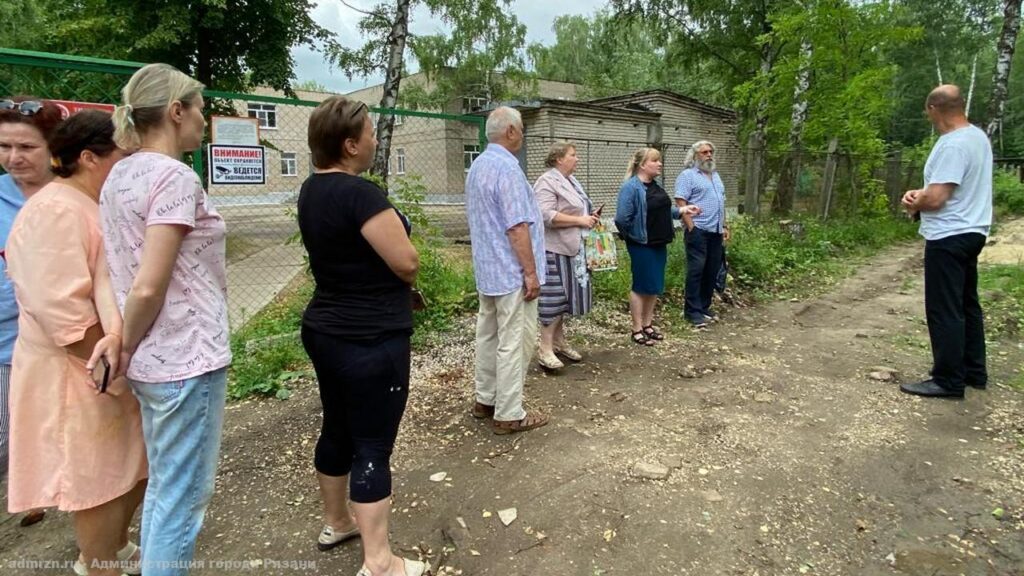 Благоустройство парка имени Белякова проверили активисты Благоустройство парка имени Белякова проверили активисты Сейчас в парке асфальтируются дорожки.
