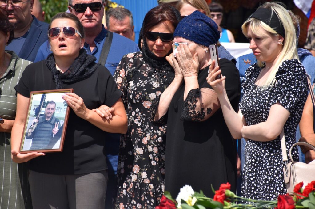 В Скопине и Сасове похоронили погибших на Украине участников СВО В Скопине и Сасове похоронили погибших на Украине участников СВО Соболезнования выразил врио губернатора региона Павел Малков.