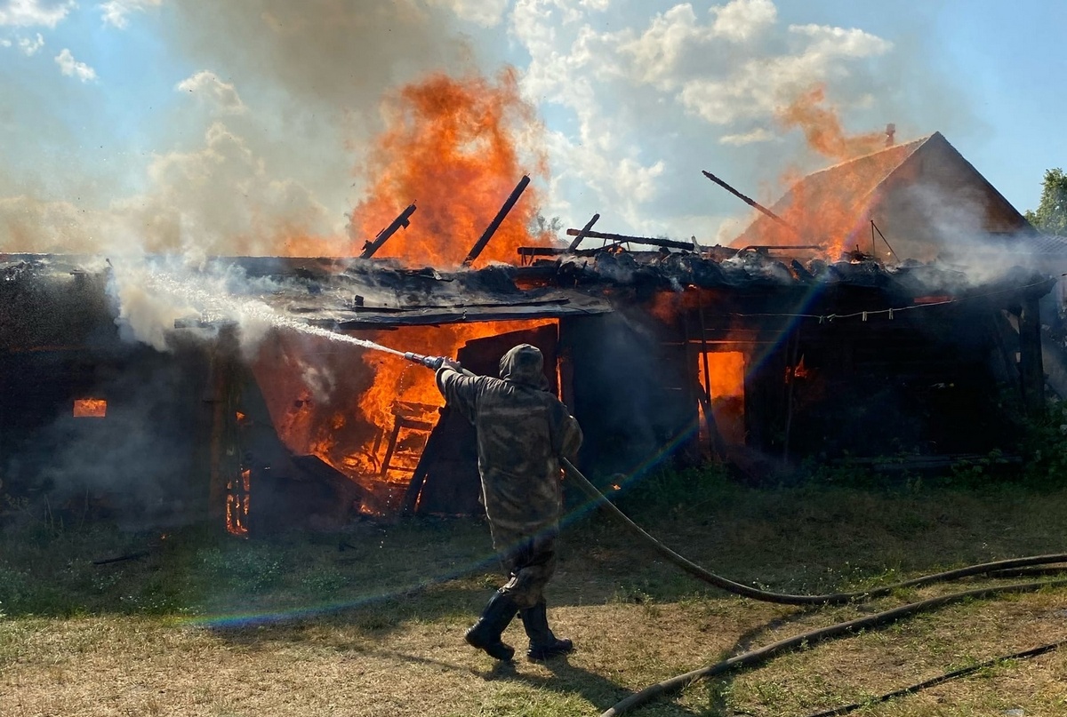 Для тушения пожара в Касимовском районе задействовали 7 единиц техники