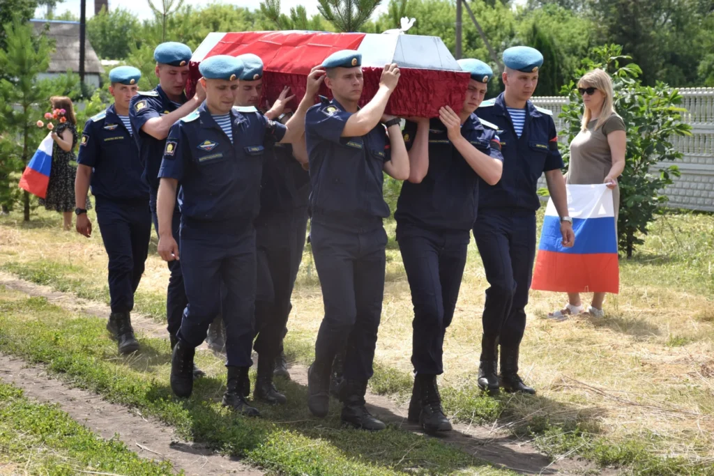 В Сасове простились с героически погибшим на Донбассе Сергеем Ферапонтовым В Сасове простились с героически погибшим на Донбассе Сергеем Ферапонтовым Траурное мероприятие прошло с участием близких и друзей Ферапонтова, представителей власти, военного гарнизона, общественных организаций, епархии, ветеранов.