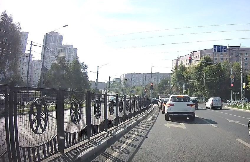Рязанец объяснил, почему, по его мнению, улица Новосёлов превратилась в «настоящий автомобильный ад»