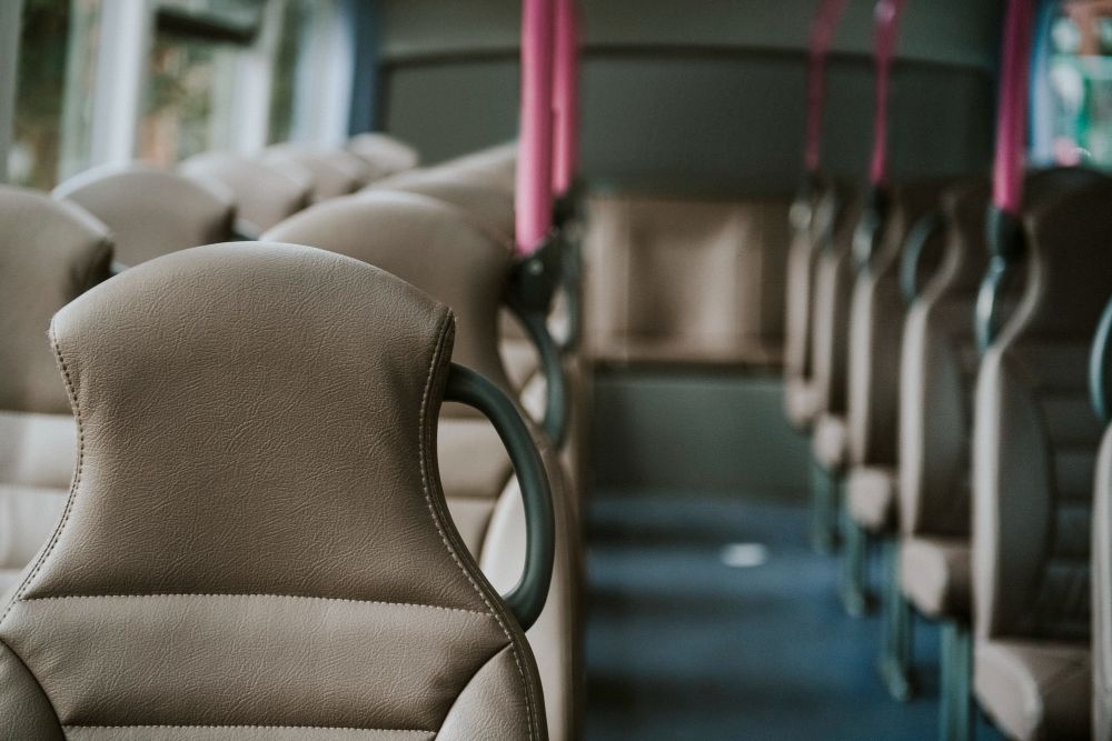 84-летняя пассажирка в Рязани пострадала из-за экстренного торможения автобуса