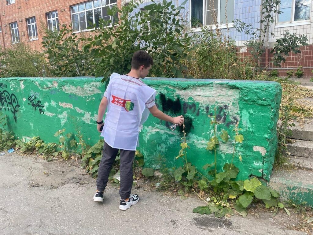 Акция «Чистые стены» прошла в Железнодорожном районе Рязани Акция «Чистые стены» прошла в Железнодорожном районе Рязани На улицах 2-ая, 3-я и 4-ая Линии закрасили больше 20 надписей.