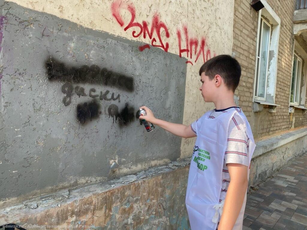 Акция «Чистые стены» прошла в Железнодорожном районе Рязани Акция «Чистые стены» прошла в Железнодорожном районе Рязани На улицах 2-ая, 3-я и 4-ая Линии закрасили больше 20 надписей.
