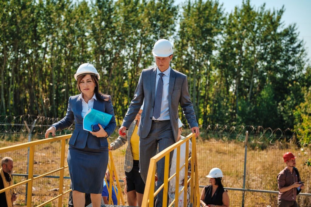 На Ново-Рязанской ТЭЦ ввели в эксплуатацию новую вентиляторную градирню На Ново-Рязанской ТЭЦ ввели в эксплуатацию новую вентиляторную градирню Главная цель инвестиционного проекта — обеспечение безаварийной работы теплофикационных турбин, которые производят отпуск тепла жителям города и предприятиям Южного промузла.
