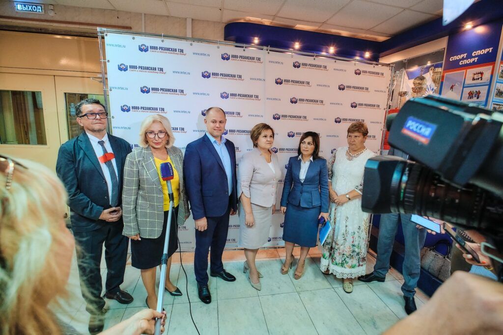 На Ново-Рязанской ТЭЦ ввели в эксплуатацию новую вентиляторную градирню На Ново-Рязанской ТЭЦ ввели в эксплуатацию новую вентиляторную градирню Главная цель инвестиционного проекта — обеспечение безаварийной работы теплофикационных турбин, которые производят отпуск тепла жителям города и предприятиям Южного промузла.