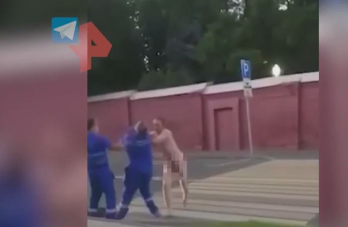 В Москве голый мужчина избил женщину-фельдшера