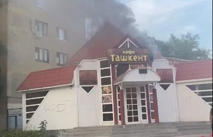 В центре Рязани загорелось кафе «Ташкент»