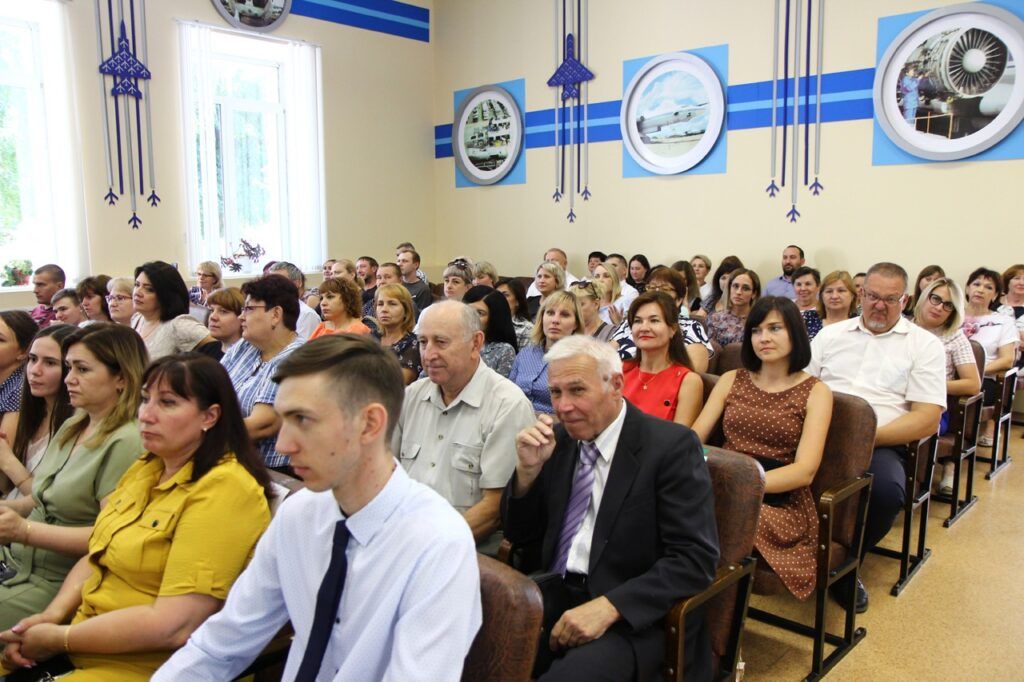 Елена Сорокина поздравила работников 360 авиаремонтного завода с Днём ВВС