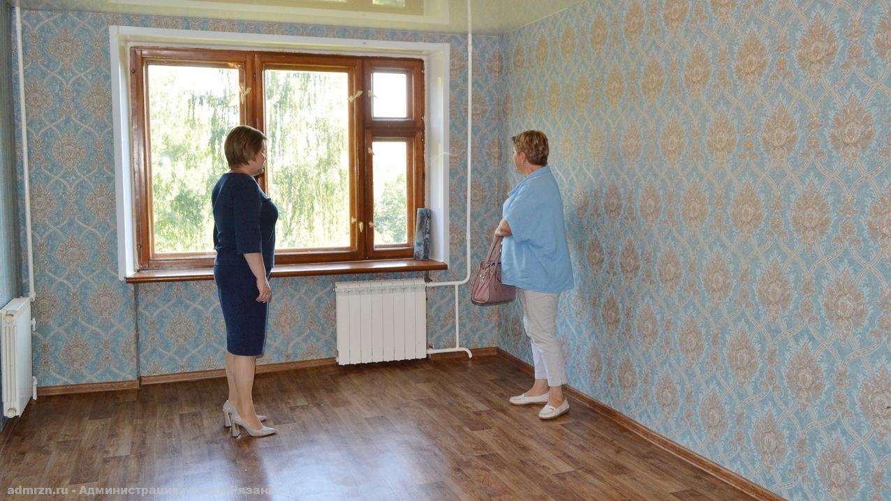 Елена Сорокина осмотрела квартиры для детей-сирот в Московском районе Рязани