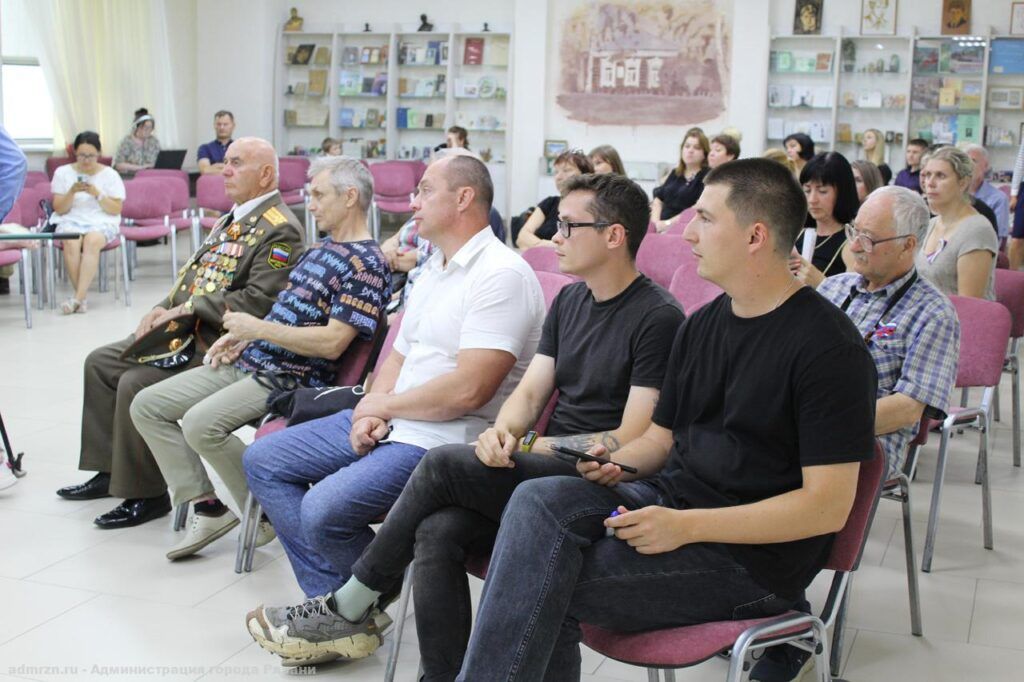 Территорию в центре Рязани планируют благоустроить с «рязанской душой» Территорию в центре Рязани планируют благоустроить с «рязанской душой» В Рязани провели общественные слушания по благоустройству площади Победы и Малого шоссе.