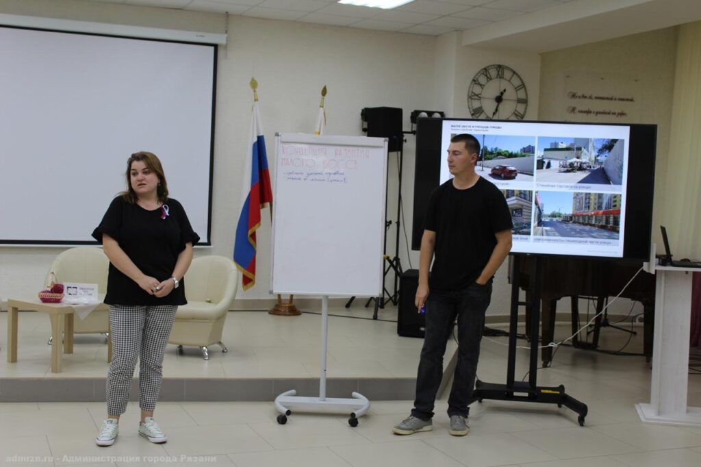 Территорию в центре Рязани планируют благоустроить с «рязанской душой» Территорию в центре Рязани планируют благоустроить с «рязанской душой» В Рязани провели общественные слушания по благоустройству площади Победы и Малого шоссе.