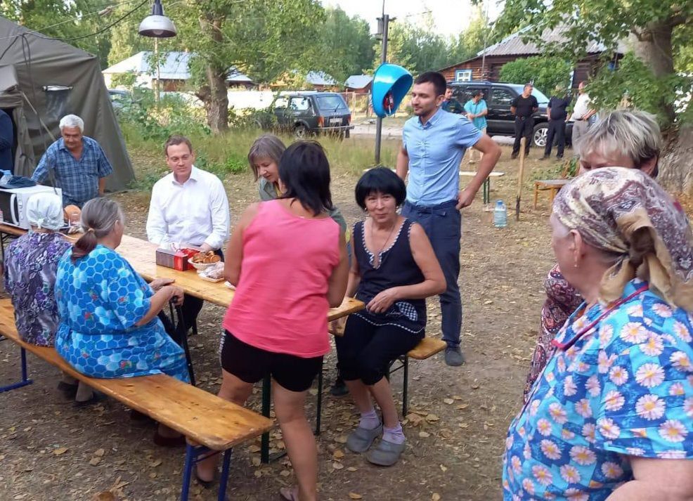 Павел Малков посетил посёлок Голованово, рядом с которым бушует лесной пожар