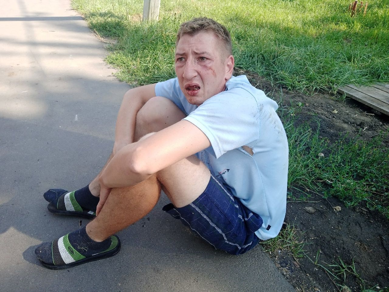 В Ряжске трое подростков жестоко избили инвалида детства и его мать