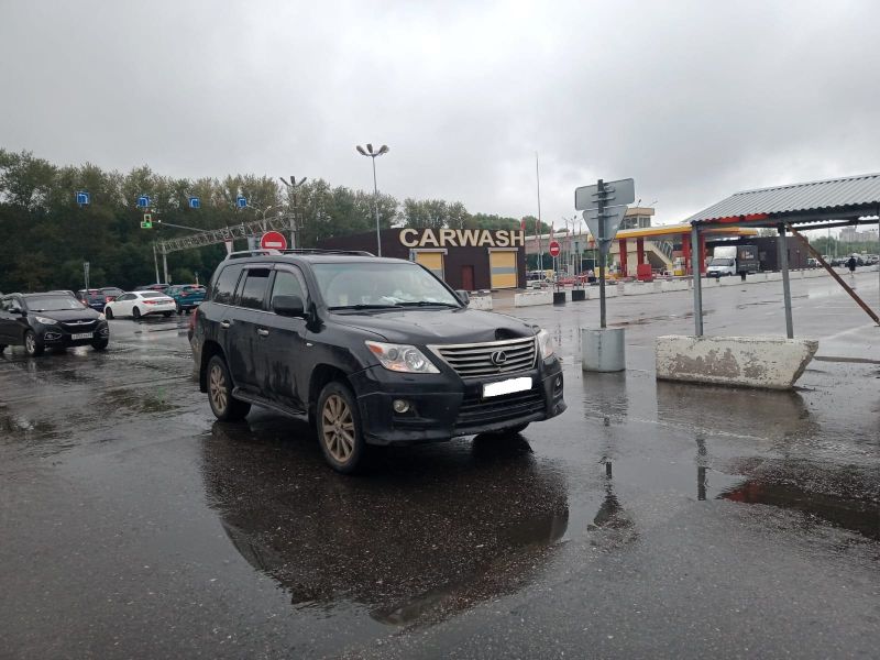 На Московском шоссе в Рязани Lexus сбил мужчину на самокате