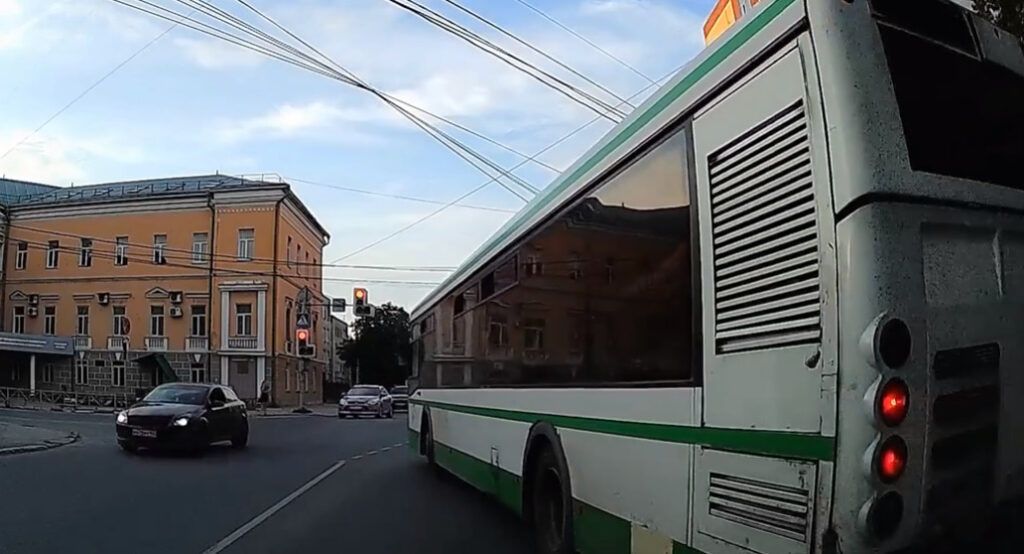 ГИБДД проверяет информацию о нарушении ПДД водителем автобуса в Рязани