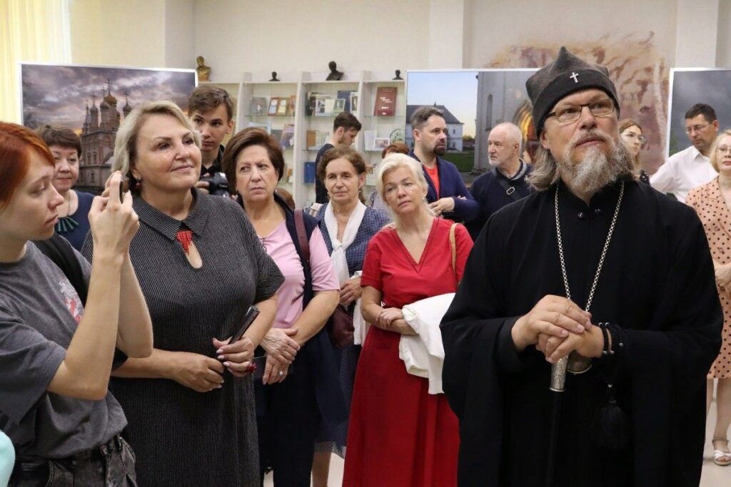 Выставка митрополита Марка «Светопись, славящая Бога» открылась в Рязани