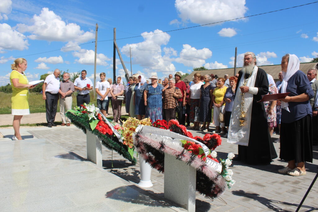 В Ермолово открыли памятник односельчанам, погибшим в годы ВОВ Мероприятие стало возможным благодаря участию в программе «Поддержки местных инициатив».