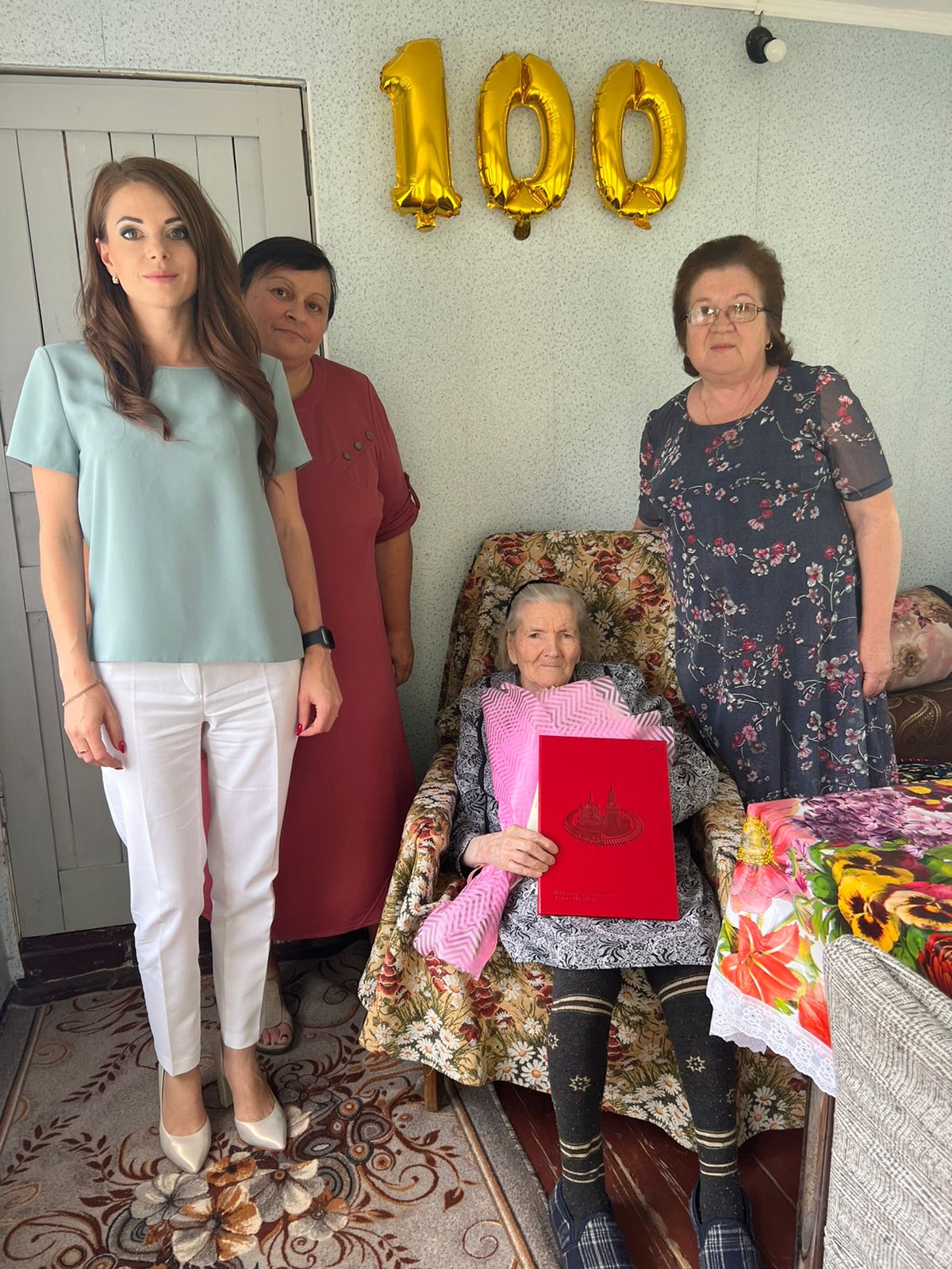 В Рязани ветеран ВОВ Александра Тимошина отметила 100-летний юбилей